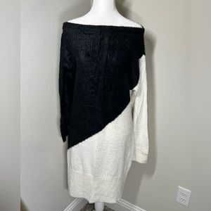 Venus Asymetrical Black & White Sweater-dress Size XL